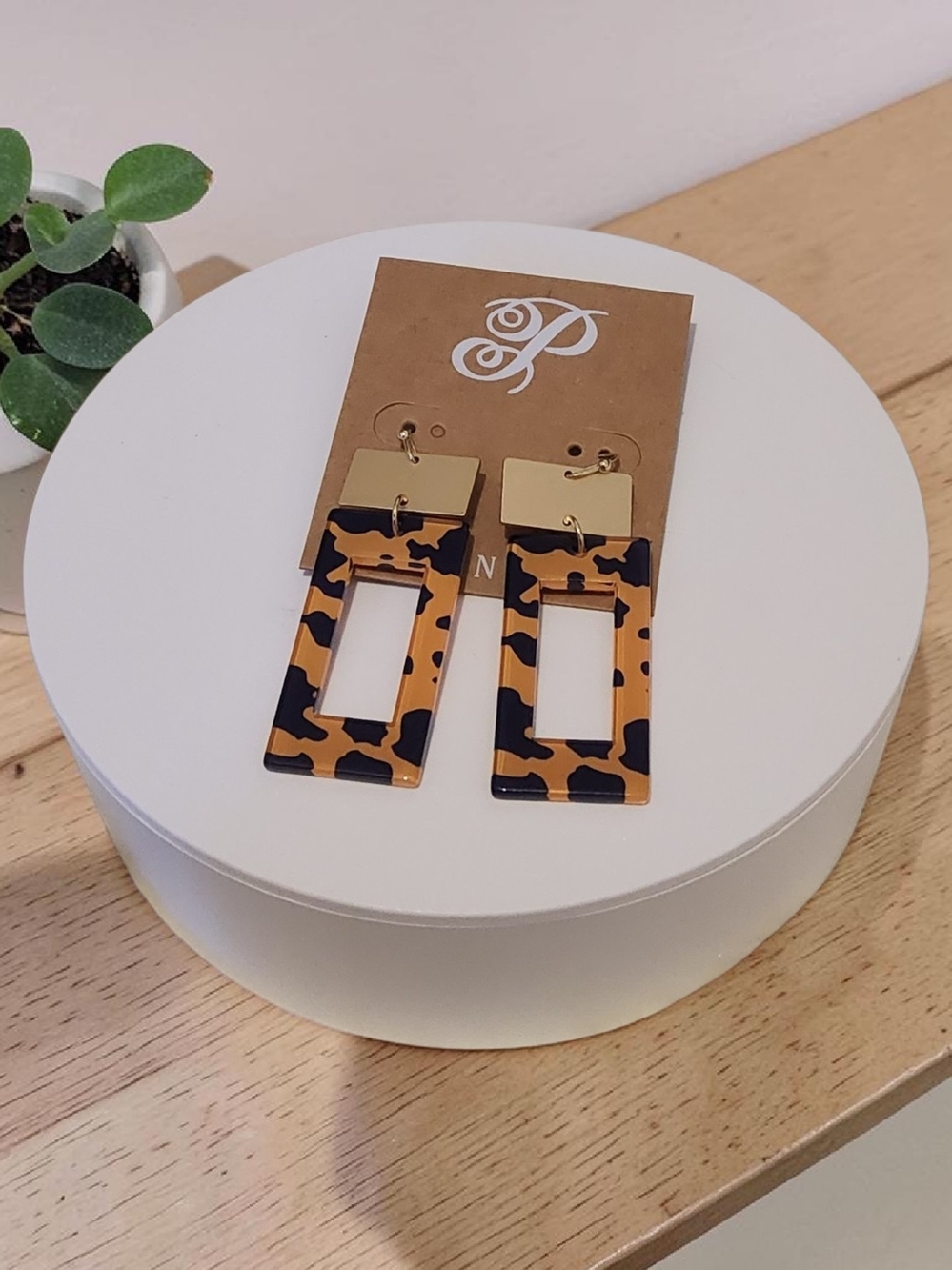 10/ $10 Gold and Tortoiseshell Drop Earrings